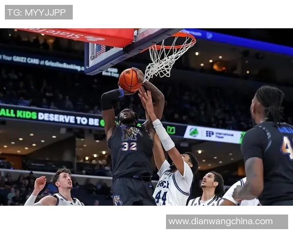 NBA杯张狂一夜：湖人不败收官，落选秀80%命中率碾碎独行侠防地